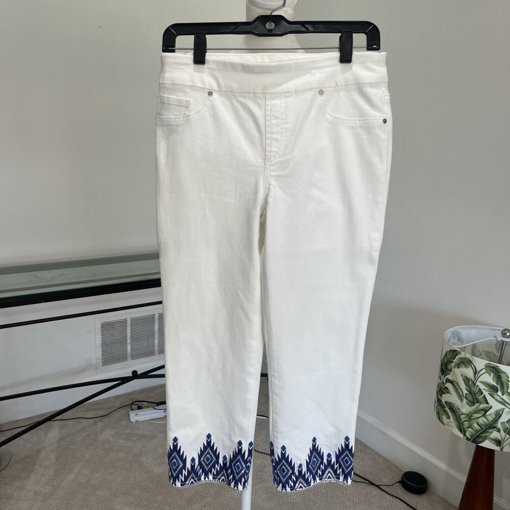 Chicos White Capri Pants Pull On Sequin Embroidered Hem Stretch Size XS/Small